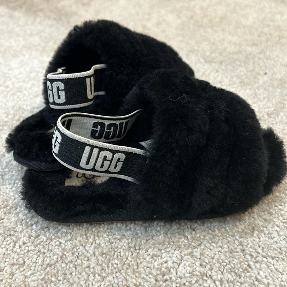 Toddler girl fuzzy ugg slides size 9